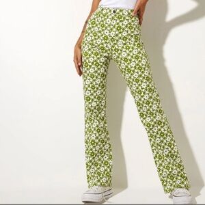 Green and white daisy jeans. Never before worn from Motel Ricks. Size Small.
